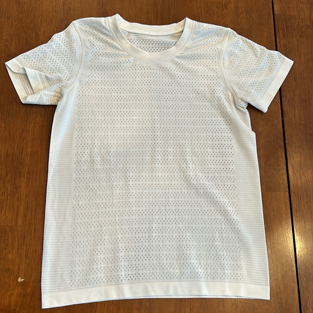 Lululemon t-shirt